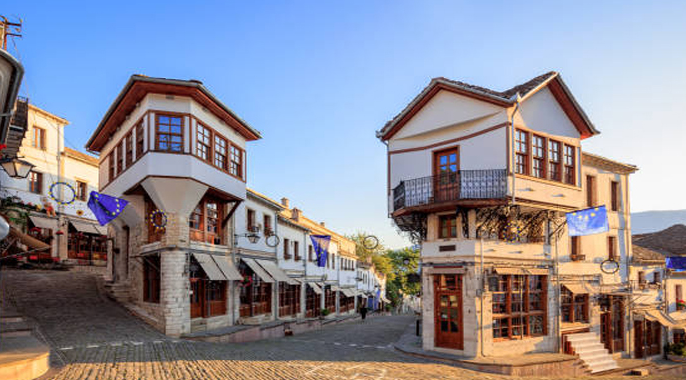 Eksplorasi Kota Bersejarah Gjirokastër yang Ikonik