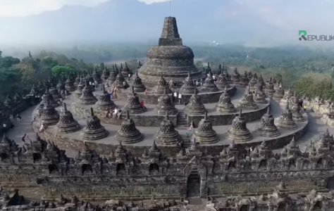 Review Borobudur Candi Megah Warisan Dunia Jawa