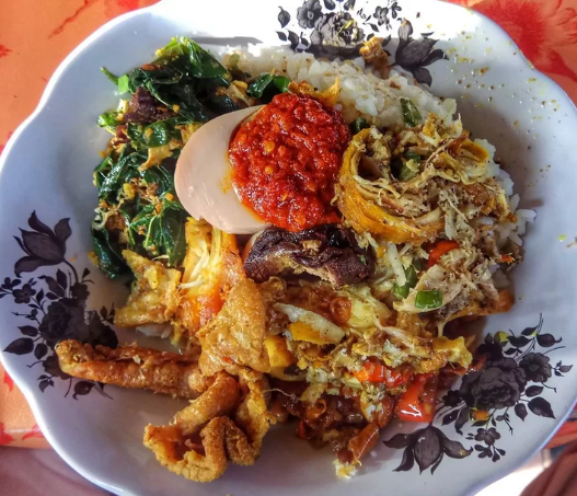 wisata-kuliner-nasi-campur-men-weti-di-sanur