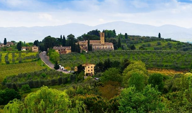Menikmati Keindahan Alam dan Desa di Tuscany