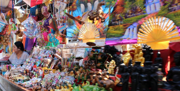 Eksotisme Pasar Terapung Damnoen Saduak