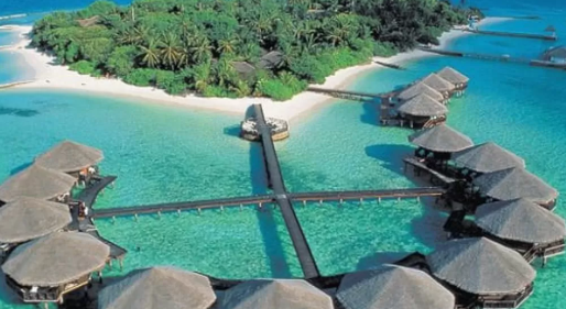 Review Wisata Bahari di Kepulauan Derawan Kalimantan Timur