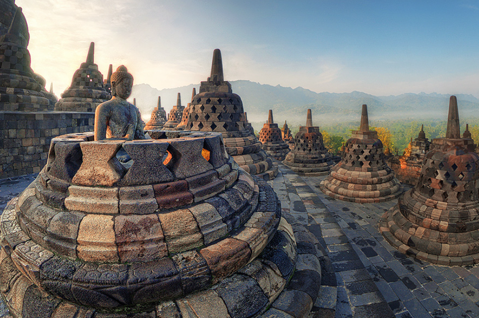 Review wisata Candi Borobudur ikon budaya paling megah